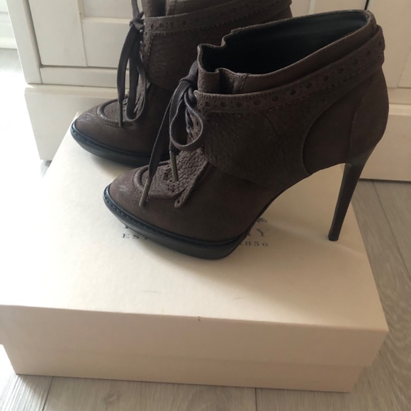 Burberry stilettos - Picture 3 of 8